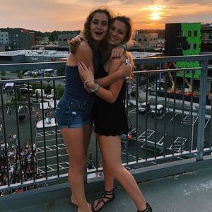 Meet your Posher, Gia